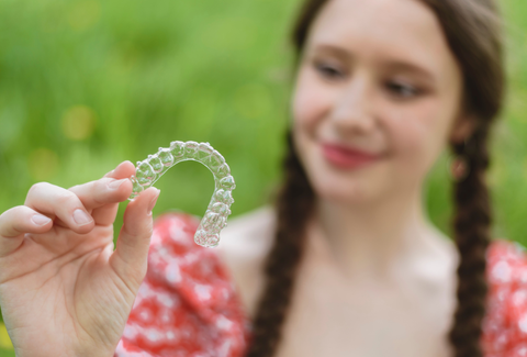 Teeth Aligners vs. Clear Braces: Which Is Right for You?